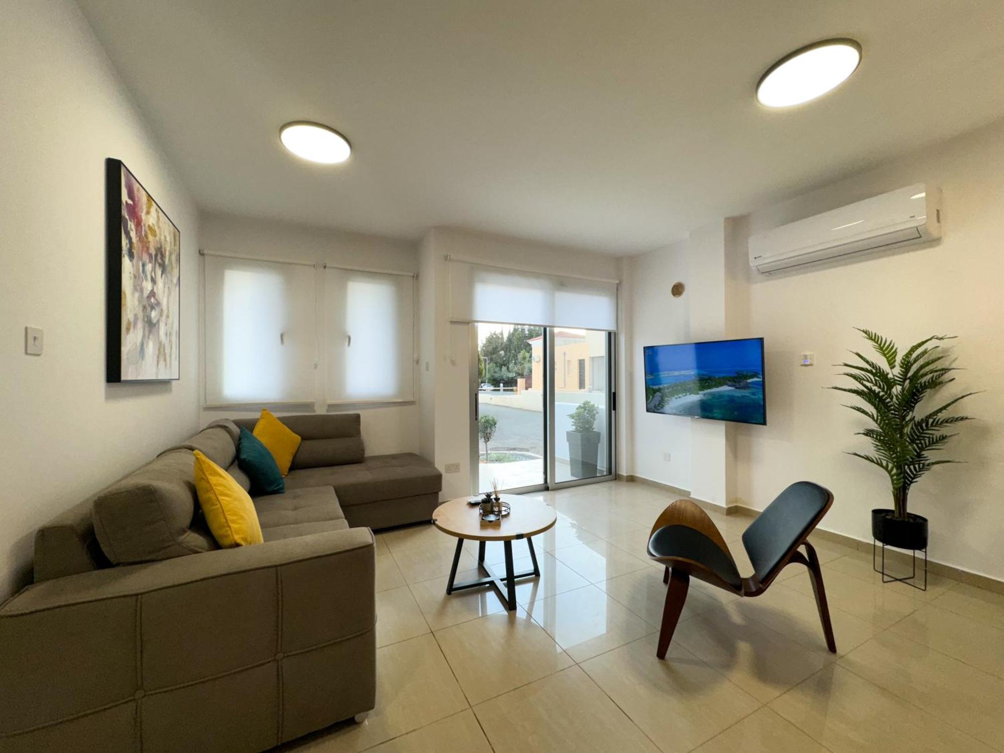 Modern 2Br Apartment With Pool, Veranda & Garden In Pafos Dış mekan fotoğraf
