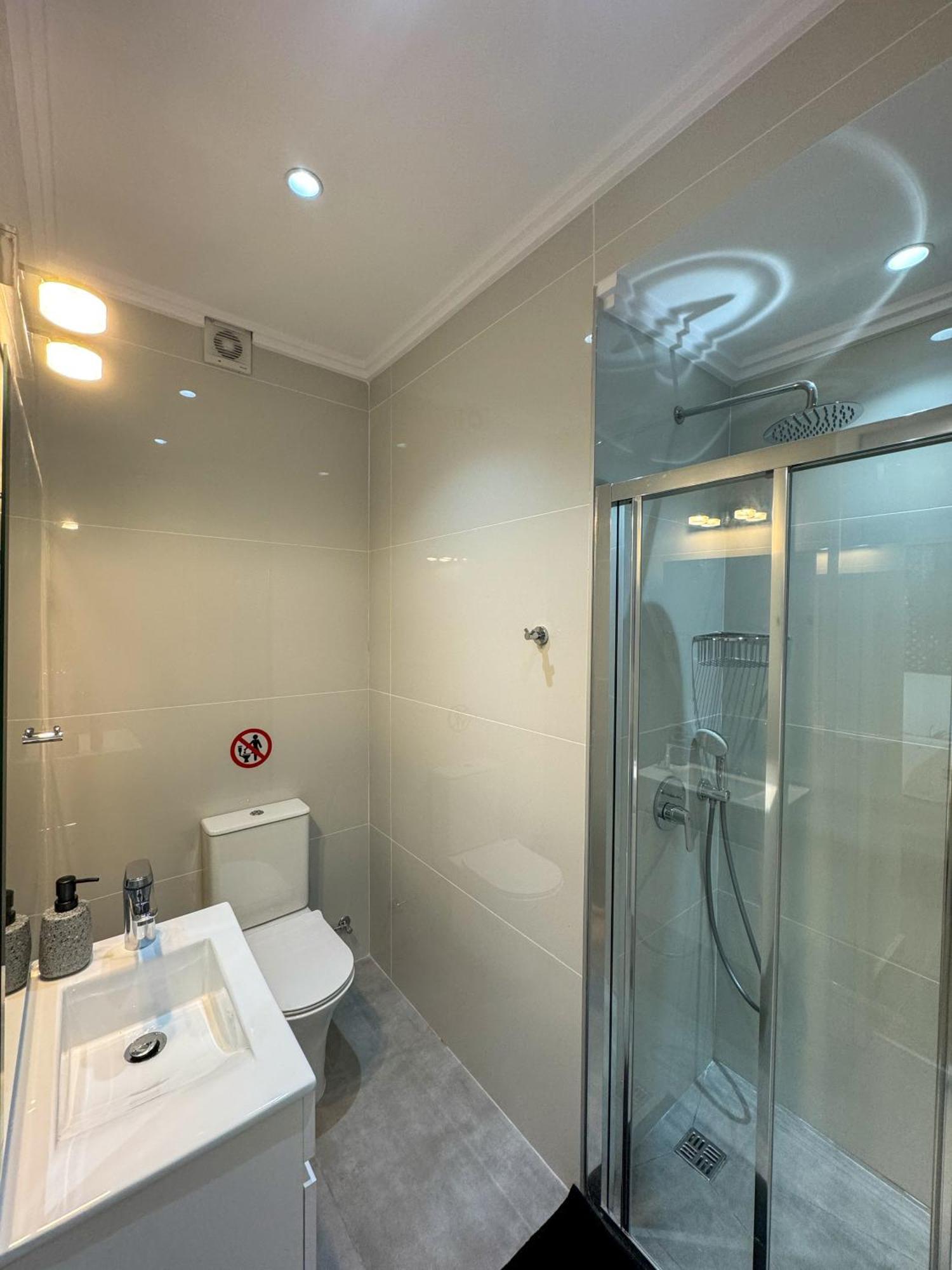 Modern 2Br Apartment With Pool, Veranda & Garden In Pafos Dış mekan fotoğraf